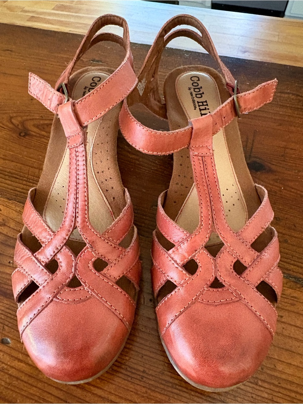 Cobb Hill / New Balance Coral Leather T-Strap Woven Sandals/ small pump